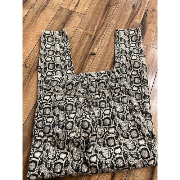 Good American size 6 or 28” snakeskin patterned jeans - Picture 2 of 4